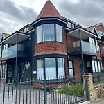 The Seafront Apartment - Westbrook Bay Beach - By Goldex Coastal Breaks