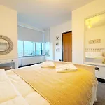 The Seafront Apartment - Westbrook Bay Beach - By Goldex Coastal Breaks