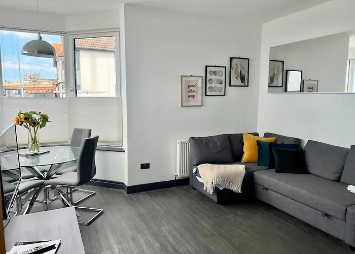 The Seafront Apartment - Westbrook Bay Beach - By Goldex Coastal Breaks